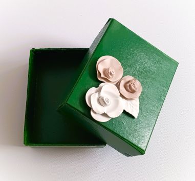 Geschenkschachtel Grn offen klein